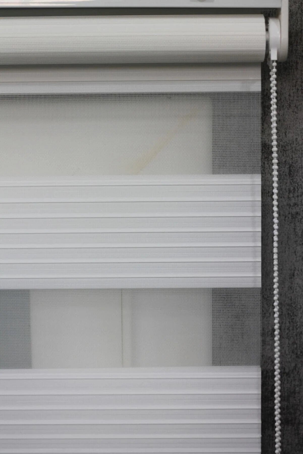 Loolpi Home Beyaz Geniş Pliseli Zebra Stor Perde Etek Dilimli